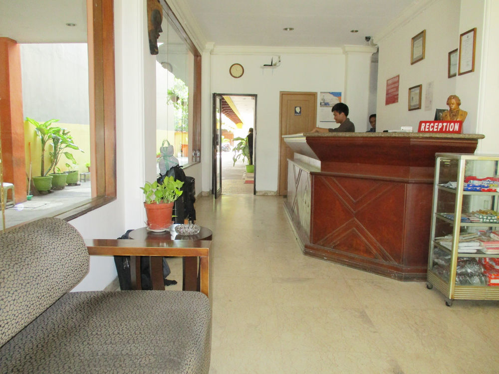 Hotel Maxim Kwitang Jakarta Exterior photo